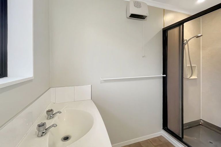 Photo of property in 4 Edgecombe Court, Roslyn, Palmerston North, 4414