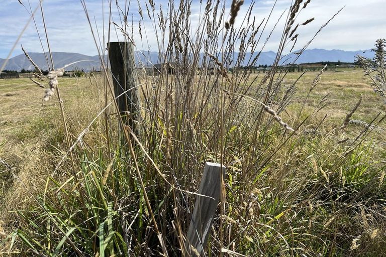 Photo of property in 2 Neuman Road, Twizel, 7901