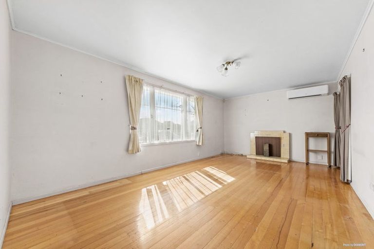 Photo of property in 37 Neil Avenue, Te Atatu Peninsula, Auckland, 0610