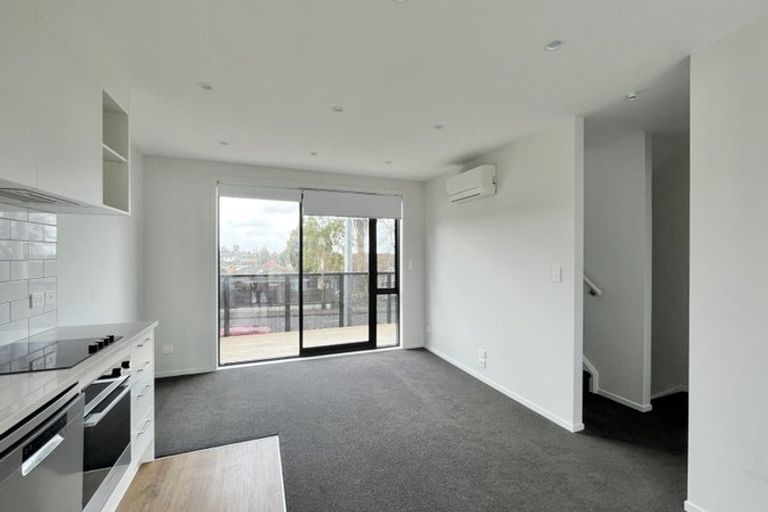 Photo of property in 7/1 Fruitvale Road, New Lynn, Auckland, 0600