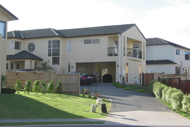 Photo of property in 12 Parkvale Grove, Te Atatu Peninsula, Auckland, 0610