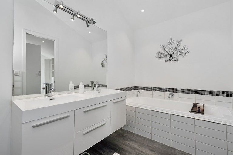 Photo of property in 58u4 Herbert Road, Queenwood, Hamilton, 3210