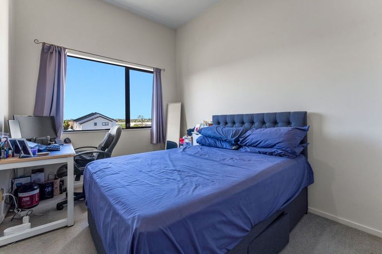 Photo of property in 4/3 Hulme Place, Henderson, Auckland, 0612