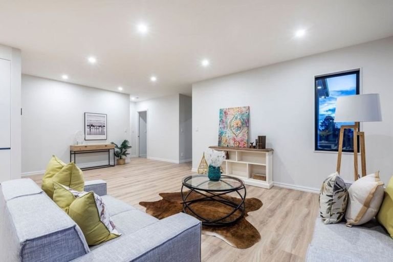 Photo of property in 21 Merv Clarke Lane, Massey, Auckland, 0614