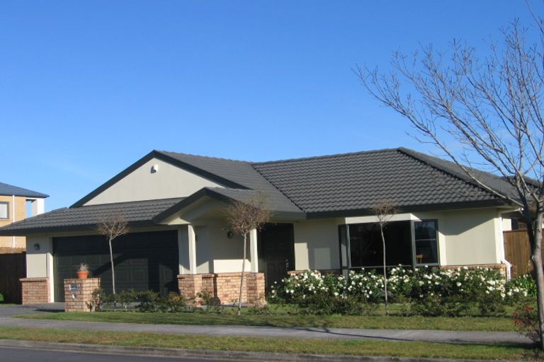 Photo of property in 15 Newbliss Crescent, East Tamaki Heights, Auckland, 2016