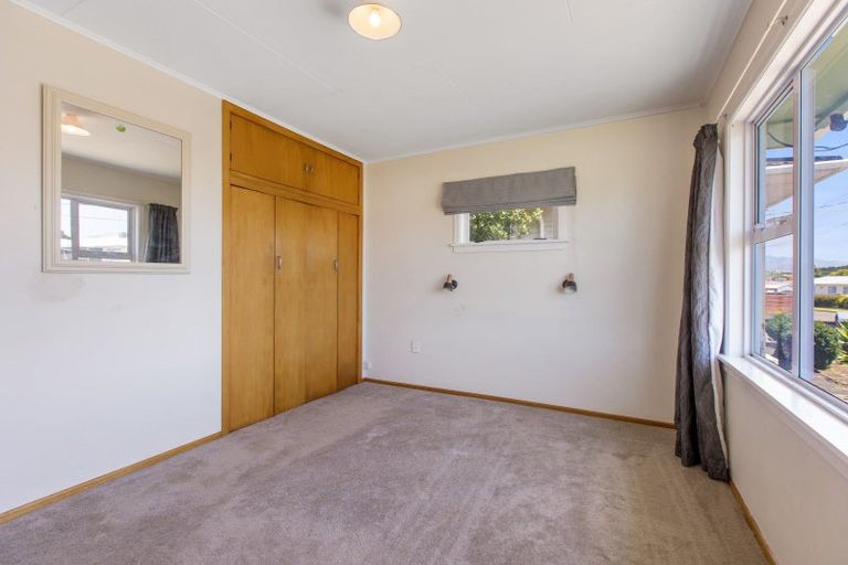 Photo of property in 14 Rospeath Crescent, Spotswood, New Plymouth, 4310