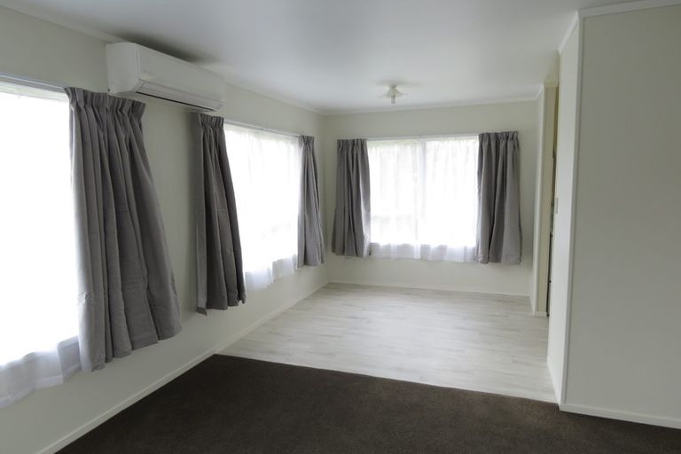 Photo of property in 2/95b Captain Scott Road, Glen Eden, Auckland, 0602