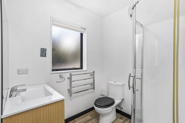 Photo of property in 56a Tamahere Drive, Glenfield, Auckland, 0629