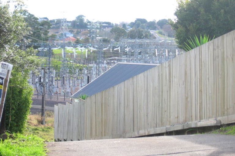 Photo of property in 2/23 Lilburn Crescent, Massey, Auckland, 0614