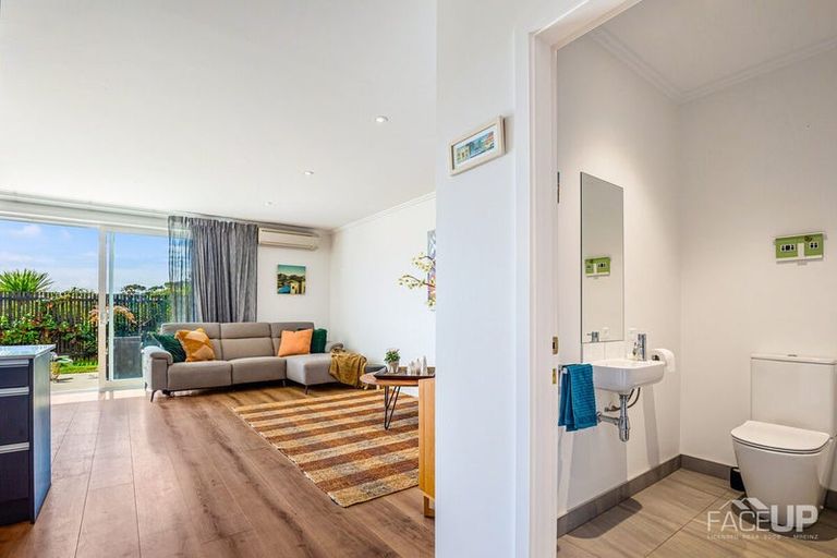 Photo of property in 32 Marine Parade, Hobsonville, Auckland, 0616