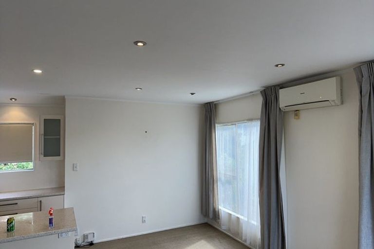 Photo of property in 12 Glenvale Place, Totara Vale, Auckland, 0629