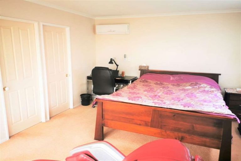 Photo of property in 28 Tyburn Lane, Unsworth Heights, Auckland, 0632