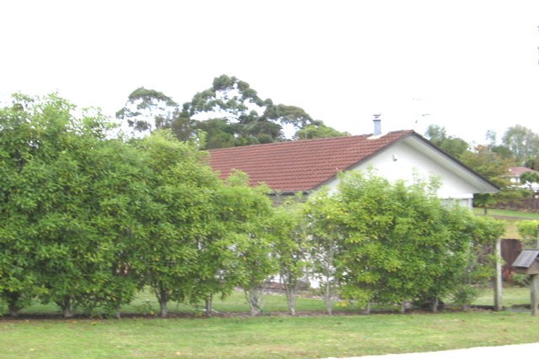 Photo of property in 10 Truscott Place, West Harbour, Auckland, 0618
