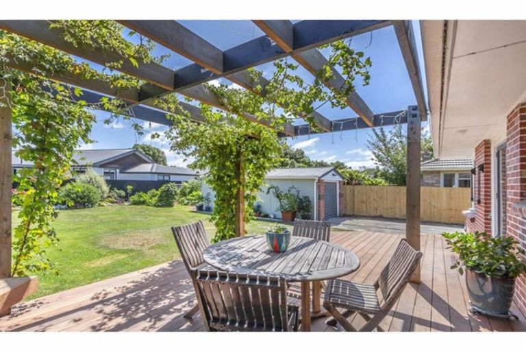 Photo of property in 15 Torquay Place, Bryndwr, Christchurch, 8053