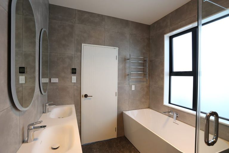 Photo of property in 46 Topliss Drive, Northcross, Auckland, 0632