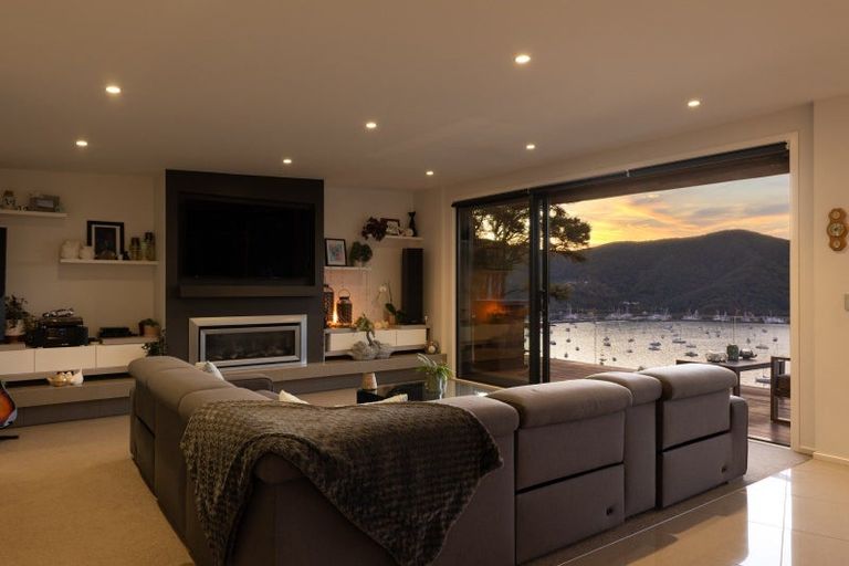 Photo of property in 27 Amelia Crescent, Waikawa, Picton, 7220