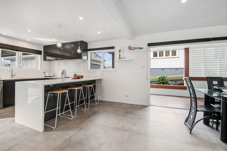 Photo of property in 6 Nelson Street, Helensville, 0800