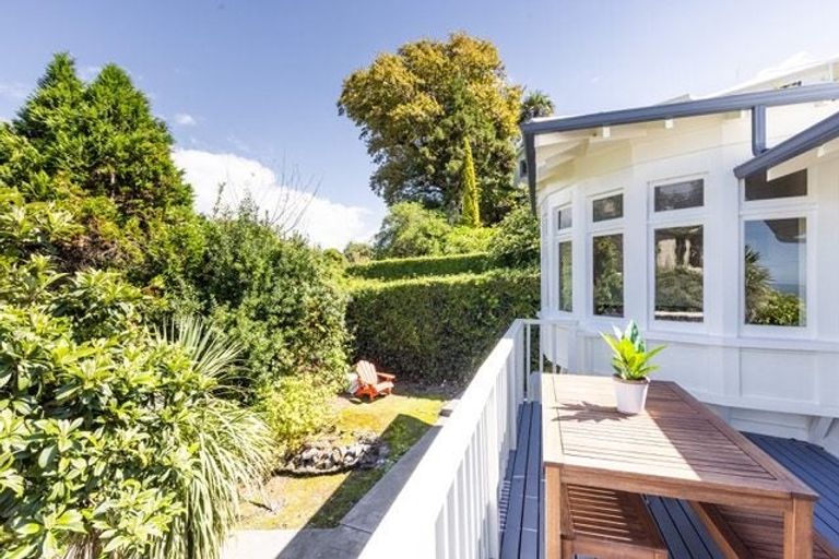 Photo of property in 26 Coote Road, Bluff Hill, Napier, 4110