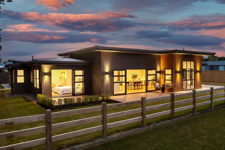 Photo of property in 6b James Kidd Place, Greytown, 5712