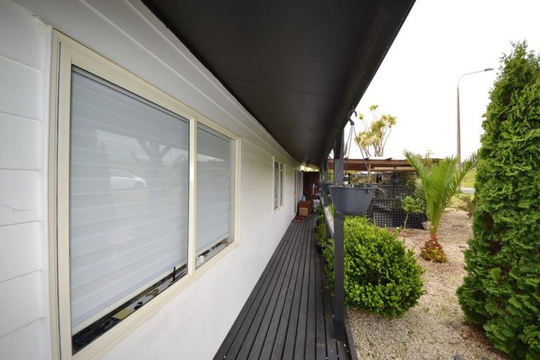 Photo of property in 10 Rook Place, Unsworth Heights, Auckland, 0632