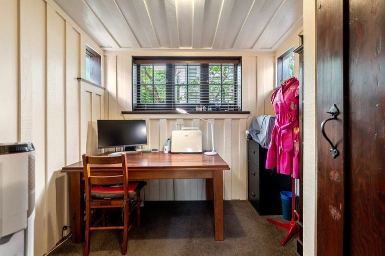 Photo of property in 23 Saint Michaels Crescent, Kelburn, Wellington, 6012