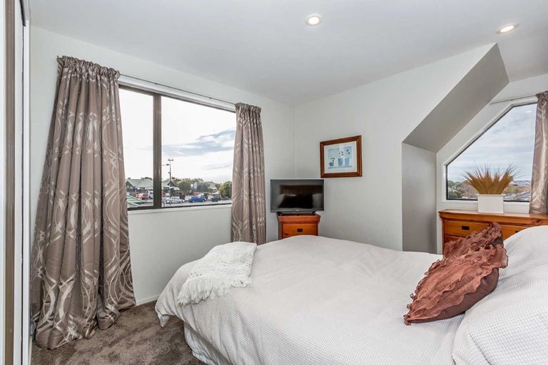Photo of property in 4 Parkwood Place, Parklands, Christchurch, 8083