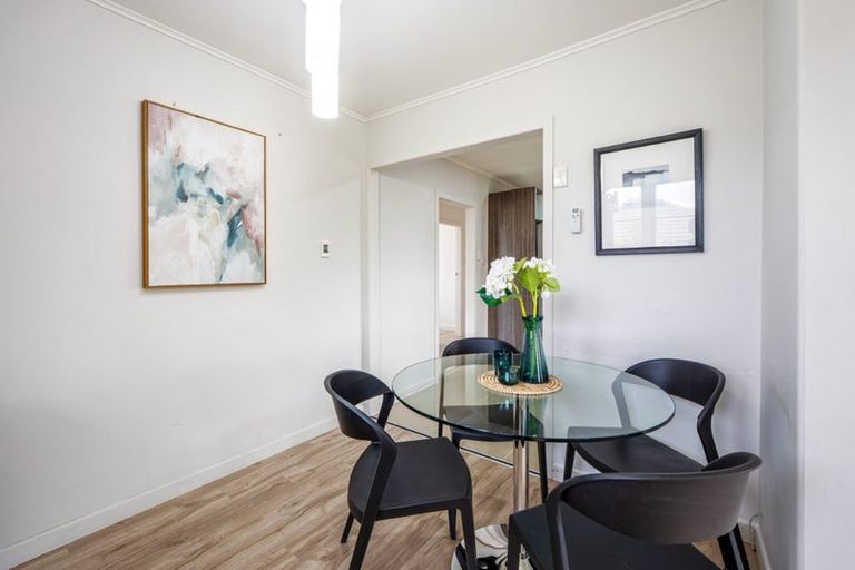 Photo of property in 10 Beaubank Road, Kelston, Auckland, 0602