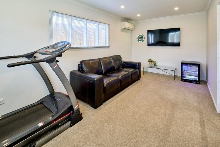 Photo of property in 33 Gibson Crescent, Naenae, Lower Hutt, 5011