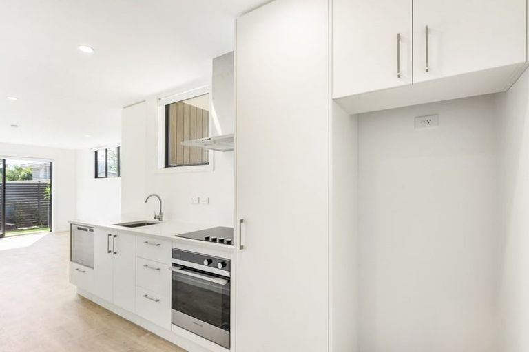 Photo of property in 16/12 Tawa Road, Te Atatu Peninsula, Auckland, 0610