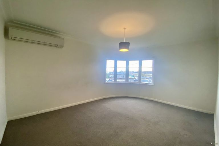Photo of property in 1/227 Onewa Road, Birkenhead, Auckland, 0626