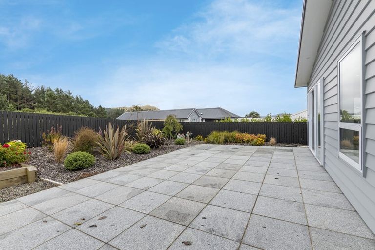 Photo of property in 16 Prestbury Grove, Churton Park, Wellington, 6037