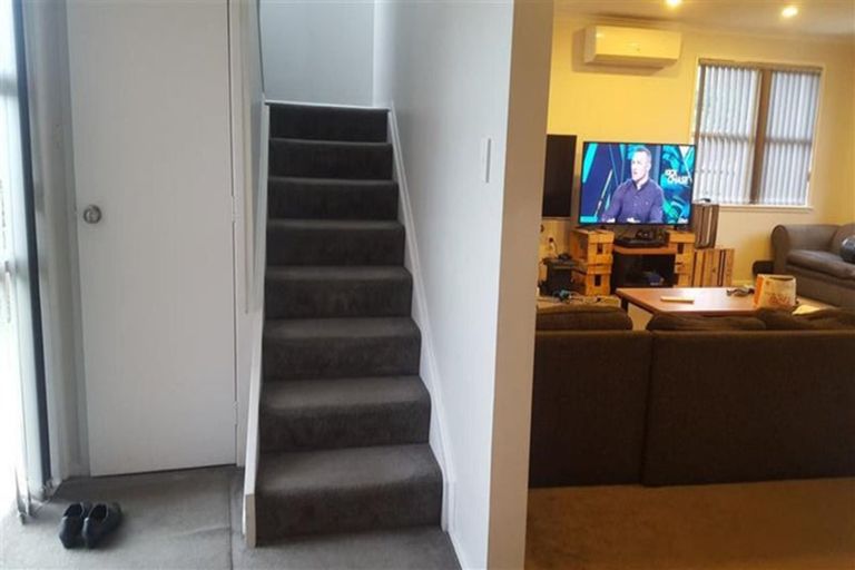 Photo of property in 10 Mcclintock Road, Massey, Auckland, 0614