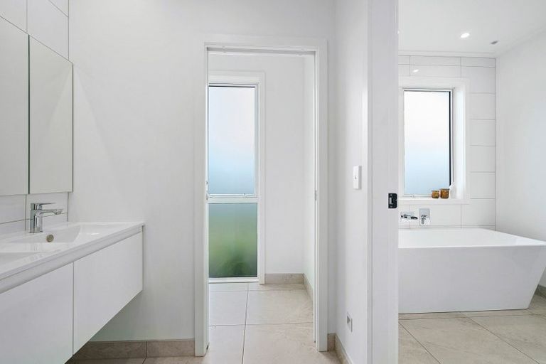 Photo of property in 12 Mike Smith Drive, Cambridge, 3434