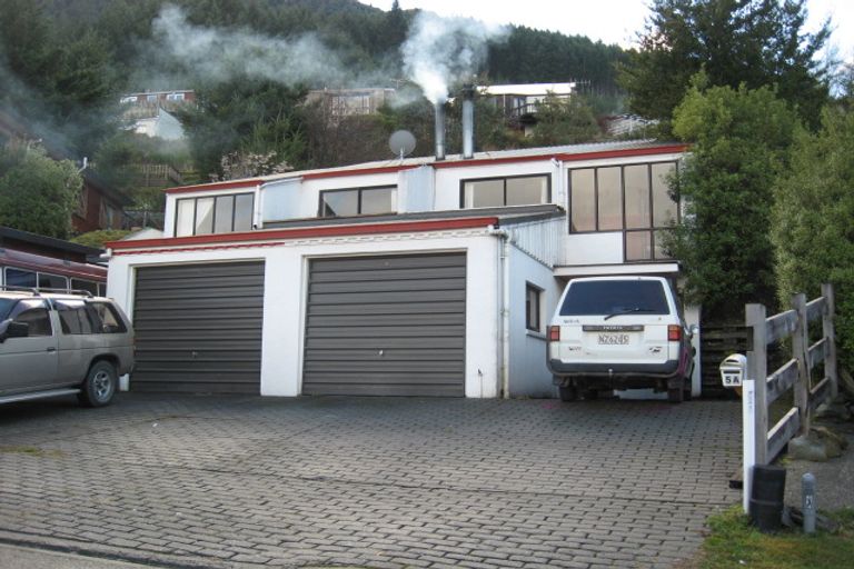 Photo of property in 5a Wye Place, Fernhill, Queenstown, 9300