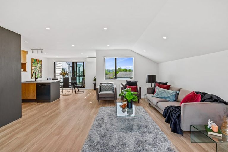 Photo of property in 4/13 Fairdale Place, Birkdale, Auckland, 0626
