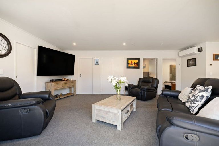 Photo of property in 2 Preston Drive, Arrowtown, 9302