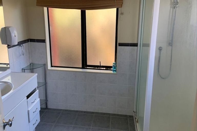 Photo of property in 21 Samara Place, Clendon Park, Auckland, 2103