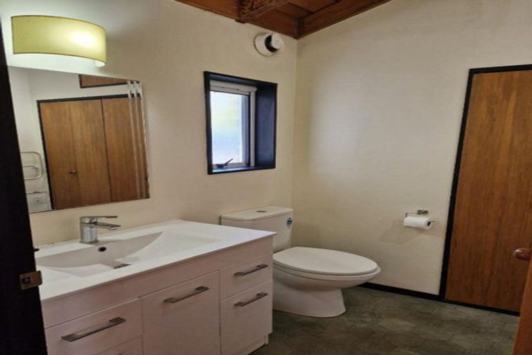 Photo of property in 2/2 Tiverton Crescent, Whalers Gate, New Plymouth, 4310
