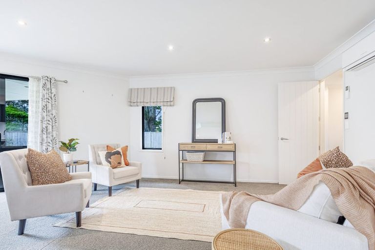 Photo of property in 10 Pititi Lane, Kumeu, 0810