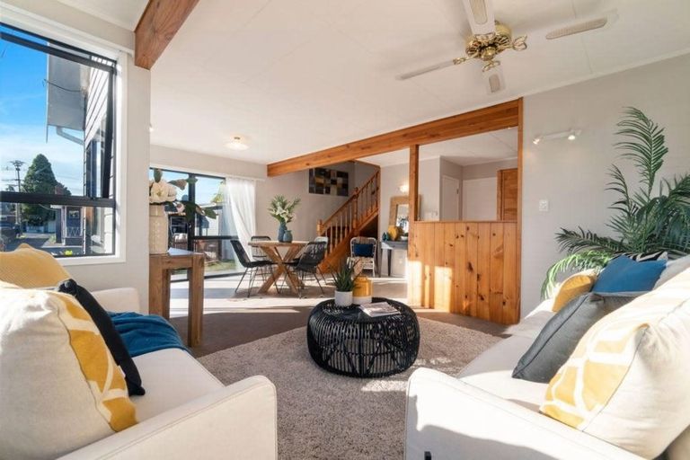 Photo of property in 16 Taikata Road, Te Atatu Peninsula, Auckland, 0610