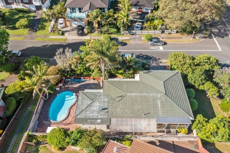 Photo of property in 2 Imatra Place, Sunnyhills, Auckland, 2010