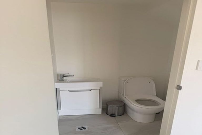 Photo of property in 9b Poruru Close, Papakura, 2110