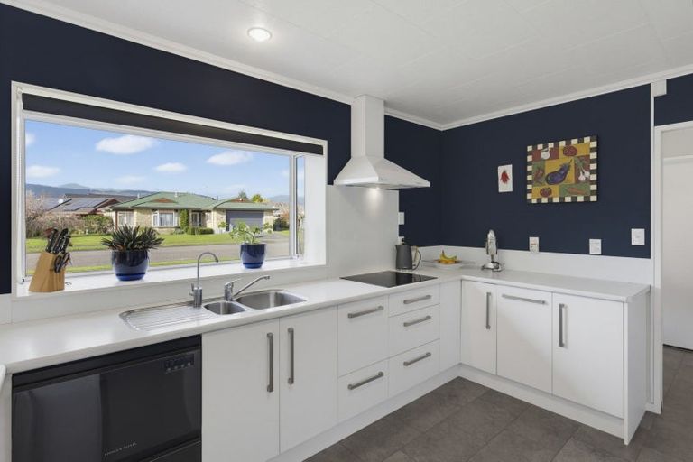 Photo of property in 16 Easton Way, Levin, 5510