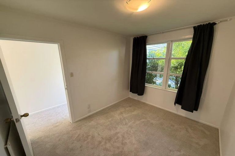 Photo of property in 29 Arrow Road, Forrest Hill, Auckland, 0620