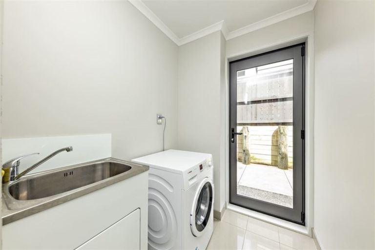Photo of property in 17 Hirimate Place, Flat Bush, Auckland, 2019