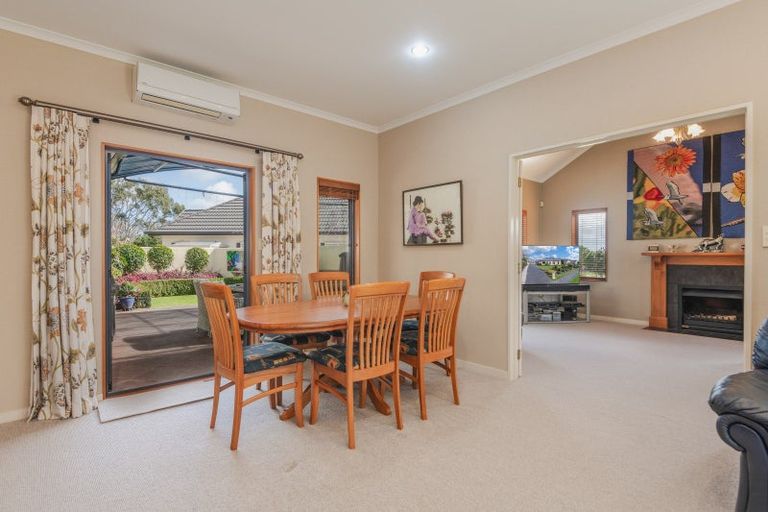 Photo of property in 33 Cashmere Drive, Fitzherbert, Palmerston North, 4410