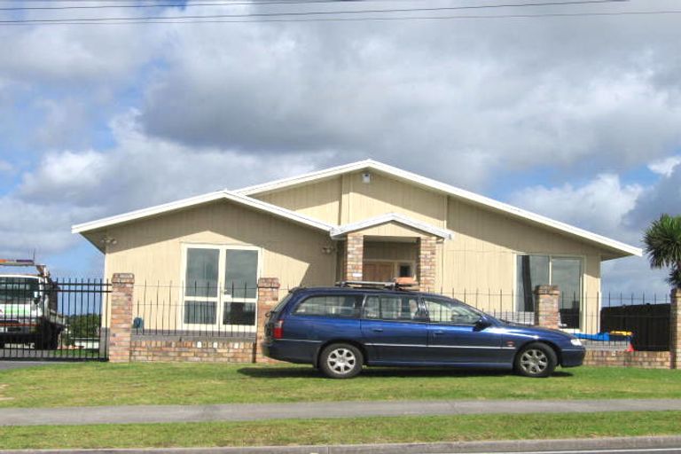 Photo of property in 94 Sunset Road, Unsworth Heights, Auckland, 0632