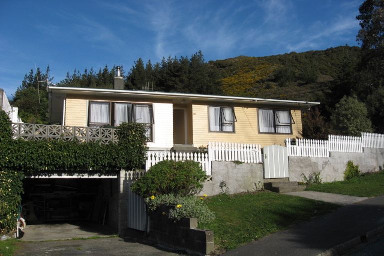 Photo of property in 35 Gardiner Grove, Wainuiomata, Lower Hutt, 5014