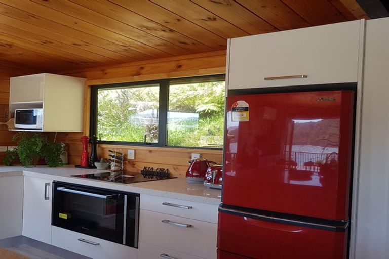 Photo of property in 9a Finlay Grove, Waikawa, Picton, 7220