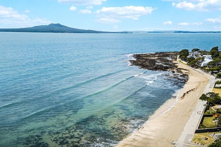Photo of property in 2/13 Muritai Road, Milford, Auckland, 0620